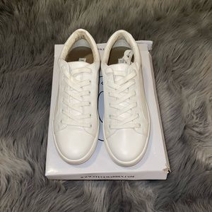 Steve Madden White Bertie Sneaker Size 9